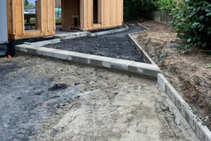 Einrahmung mit Blockstufe für Geschäftsräume